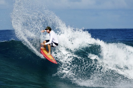 surfing-in-maldives