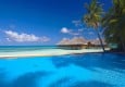 Medhufushi pool and bar.jpg