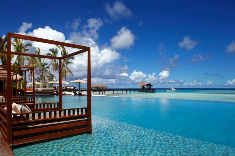 The Residence Maldives Falhumaafushi pool